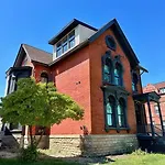 Stylish Cozy Studio In Detroit